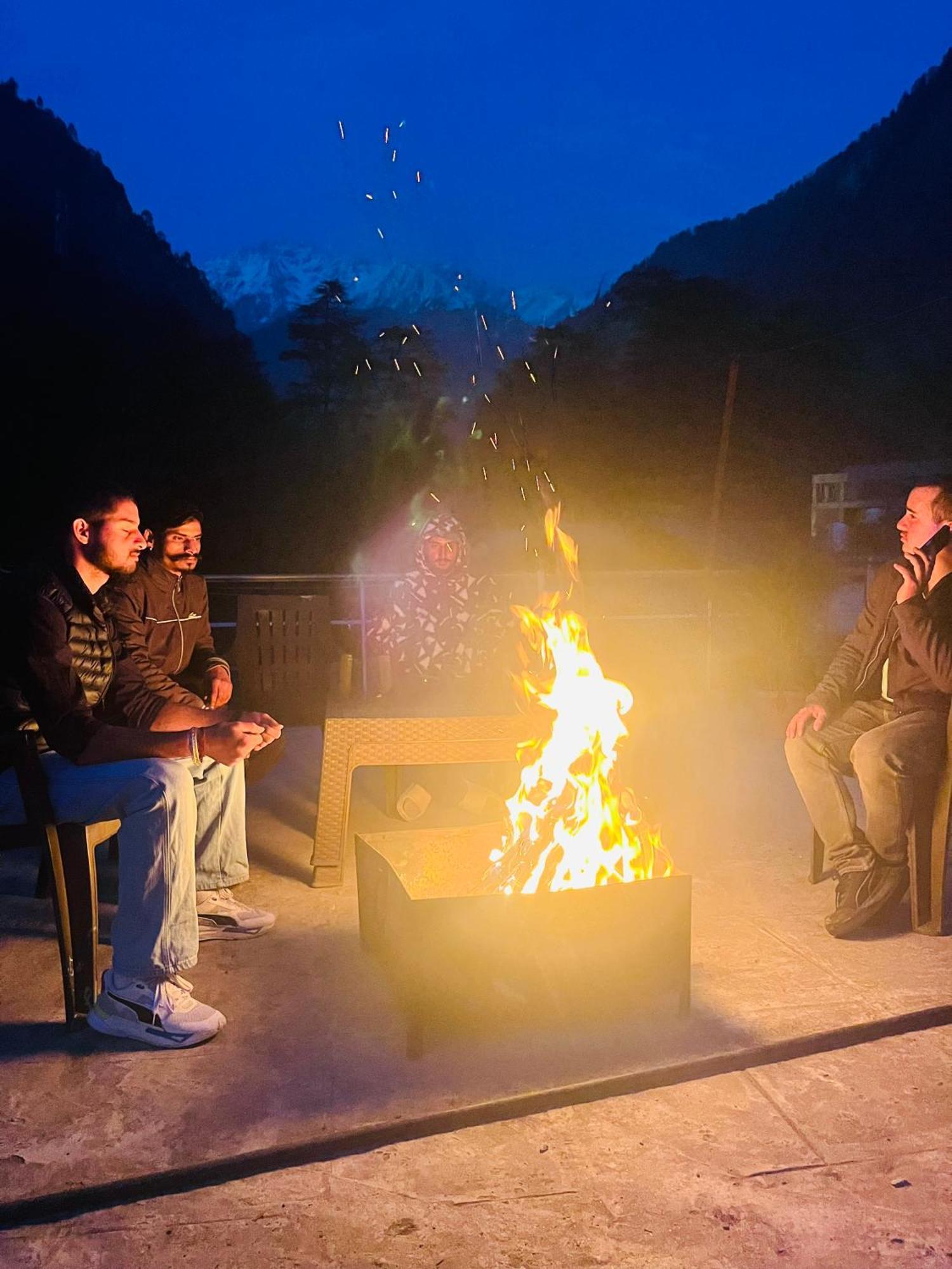 Hotel Brownie River View Kasol Exterior photo